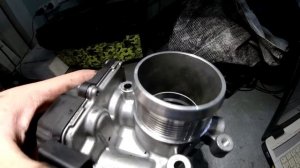Чистка дросселя Volkswagen Tiguan/Ошибка дросселя/ Throttle Cleaning /Throttle Error