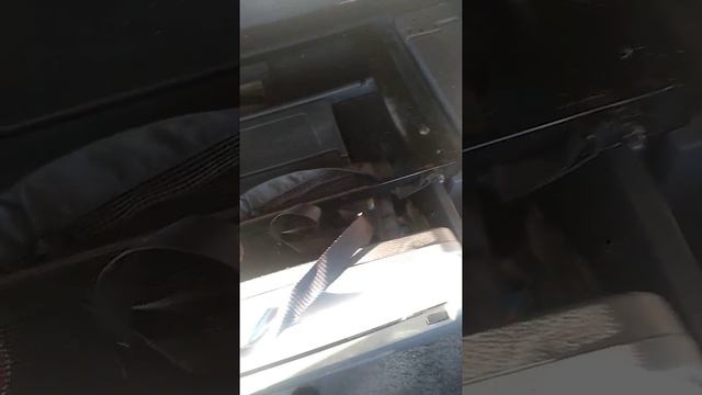 Мерседес Актрос замена тросика ящика халодильника!