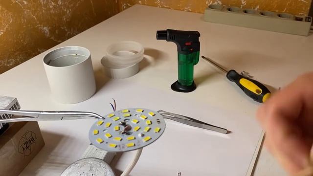 Как паять светодиод SMD | Ремонт LED лампы светильника смотреть онлайн
