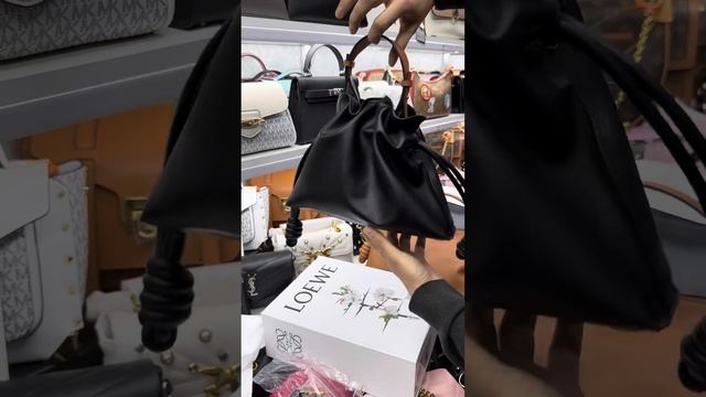 Получили самый красивая модель Сумка ( Loewe ) смотреть онлайн