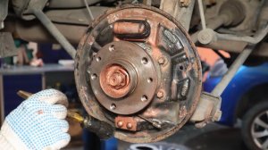 Замена задних колодок и цилиндров на Рено Дастер