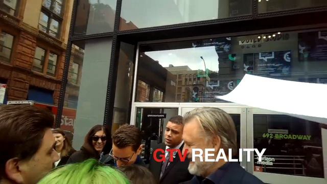 Bill Pullman signing autographs on GTV Reality смотреть онлайн