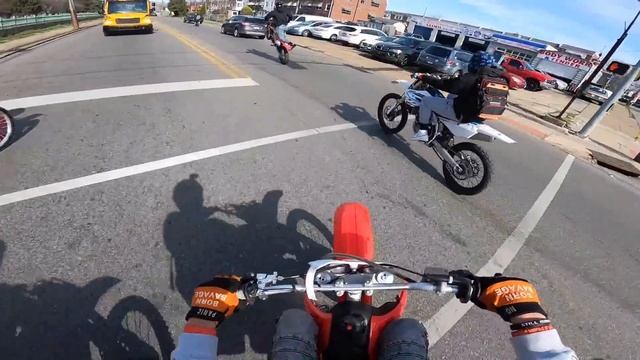 INSANE CR85 RIDING THRU PHILLY! смотреть онлайн