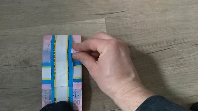 Как достать купюру не розрывая ленту одной рукой смотреть онлайн