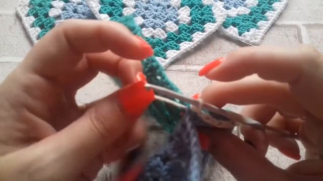 Красивое соединение квадратных мотивов крючком смотреть онлайн