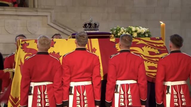 Kate's Expressions During The Queen's Procession Say It All смотреть онлайн