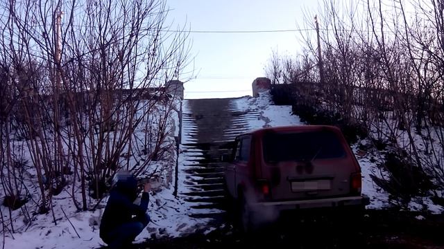 Нива едет по ступенькам. смотреть онлайн