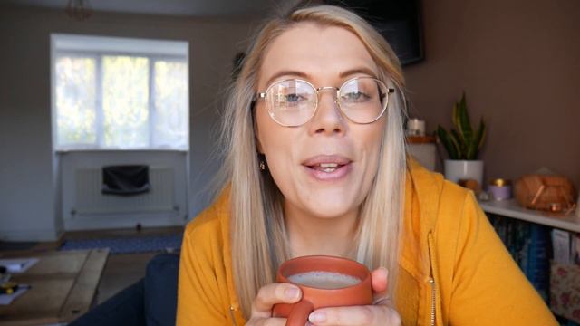 Trying Different Genres | Weekly Reading Vlog [CC] смотреть онлайн
