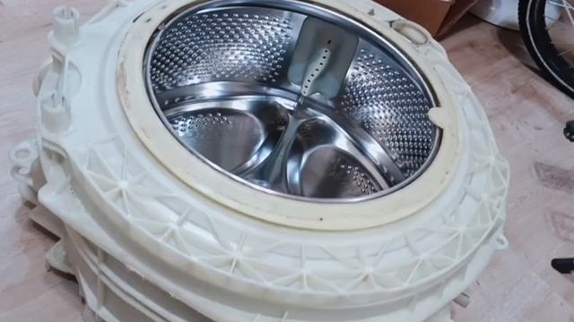 Замена бака в стиральной машине HotpointAriston смотреть онлайн