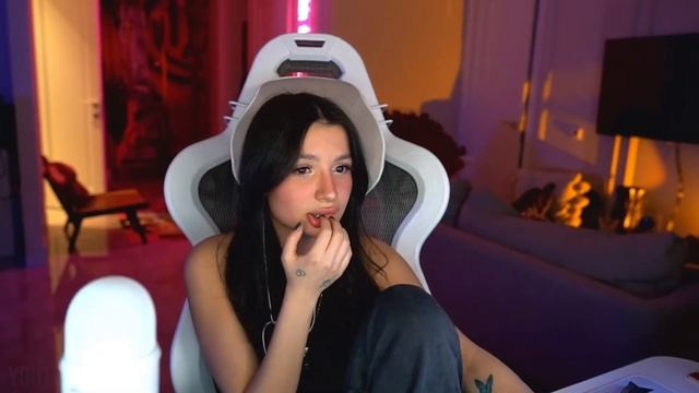 Амина без маски не верит что это происходит смотреть онлайн