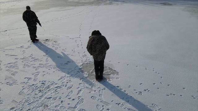 Что происходит на ЗИМНЕЙ РЫБАЛКЕ 2021? смотреть онлайн