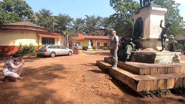 Гвинея Как выжить на берегу океана ночная жизнь трущобы рестораны пляжи рынки смотреть онлайн