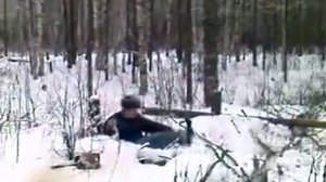 парень упал на бензопилу...