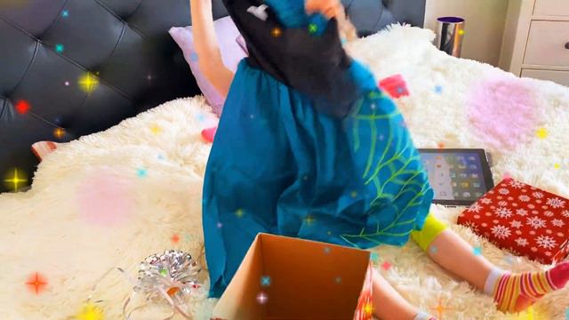 Миа показывает Папе, что жадничать не хорошо! Веселое видео. смотреть онлайн