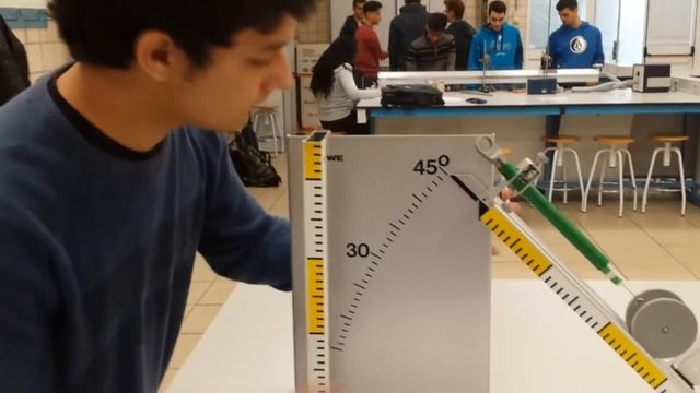 Plano inclinado con un cuerpo rodante | Practica Física (GITT) смотреть онлайн