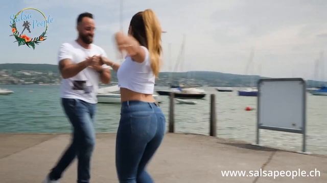 Te Quiero - Maluma - Salsa People dance version at the Lake of Zürich смотреть онлайн