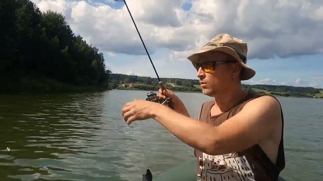 ОКУНЬ разрывает ВОБЛЕР на ДУБРОВСКОМ водохранилище | В ЛОДКЕ с ультралайтом | ПОЙМАЛ - отпусти смотреть онлайн