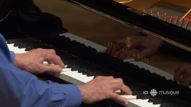 Philip Glass joue Mad Rush смотреть онлайн