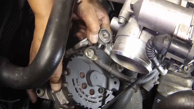 How to Replace the alternator on the VW Passat - 2000 to 2005 смотреть онлайн