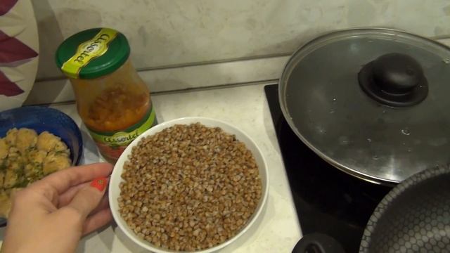 Готовим вегетарианскую еду. Жизнь без мяса. Чечевичный суп. Соевое мясо. салат смотреть онлайн