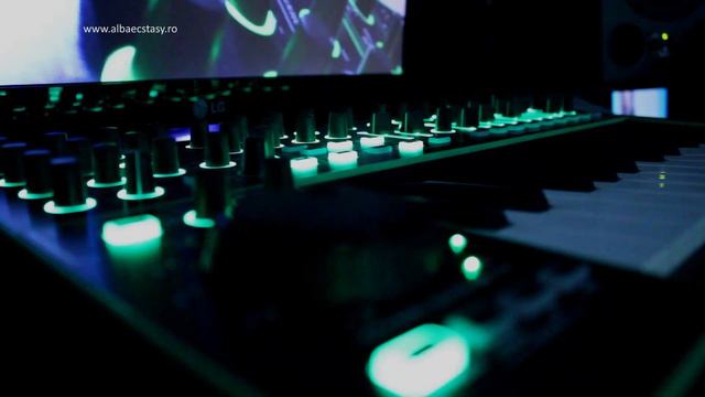 Roland SYSTEM-1 - 64 patches - the RETRO pack смотреть онлайн