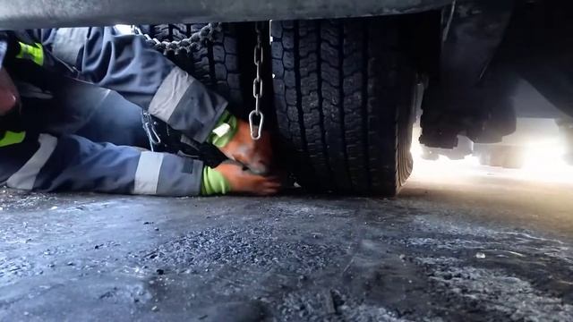 Как надеть цепи противоскольжения? Правильно и быстро. смотреть онлайн