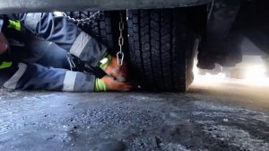 Как надеть цепи противоскольжения? Правильно и быстро.