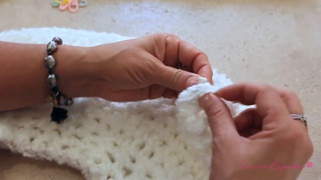 HOW TO CROCHET WITH THE FINGERS A CARDIGAN - EASY AND FAST - BY LAURA CEPEDA