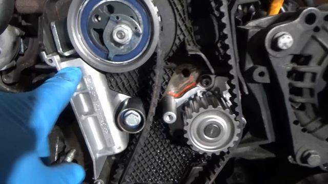 Cómo cambiar la correa de distribución para principiantes paso a paso. VW Passat TDI (Parte 2 de 2) смотреть онлайн