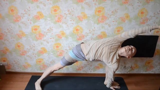 Уттхита Парщвоконасана. Поза бокового угла. смотреть онлайн