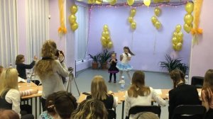 "Восхитительный гламур" (детская песня) - поют Виолетта (6 лет) и Каролина (3 годика)