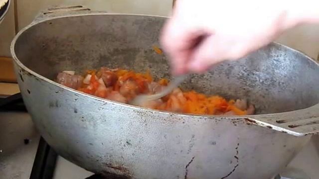 БИГУС мясо с капустой, грибами и черносливом смотреть онлайн