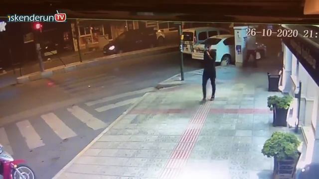 Teröristin patlama anı güvenlik kamerasında... смотреть онлайн