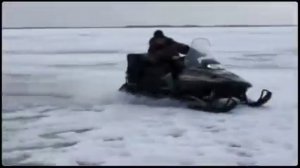Снегоходы в наледи