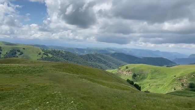 Calm summer weather in the mountains. Спокойная летняя погода в горах. смотреть онлайн