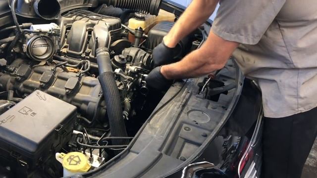 3.6l Chrysler 300: How To Replace The Thermostat смотреть онлайн