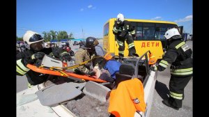 В Воронеже МЧСники отрезали крышу автомобиля, чтобы «спасти» женщину после ДТП