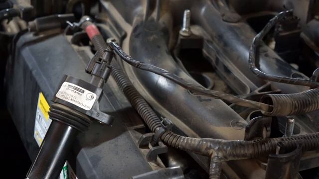 Замена свечей зажигания на Приоре 2171 16 v \ Replacing spark plugs at Priore 2171 16v смотреть онлайн