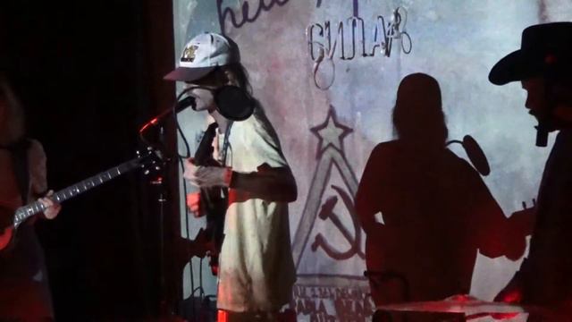 PADLA BEAR OUTFIT - Вайс / Бомжи смотреть онлайн