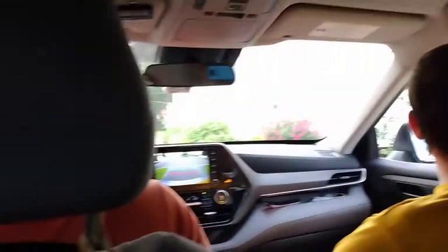 blind spot monitor on the 2020 Toyota Highlander hybrid смотреть онлайн