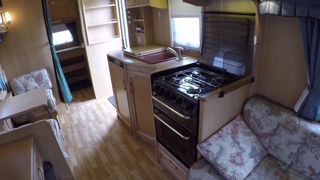 Обзор прицепа -дачи каравана AWARD 1998 года 4-5 мест "Полярная звезда" с мувером. смотреть онлайн