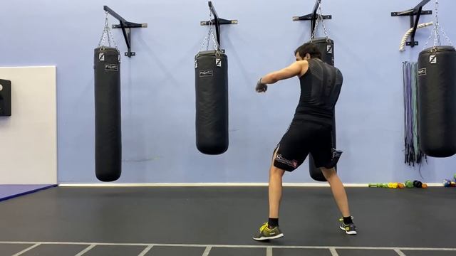 2 урок бокса, как уклониться и ударить. Boxing slope and hook смотреть онлайн