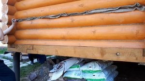 Правильная конопатка сруба бани, дома с двух сторон. Цилиндрованный терем.