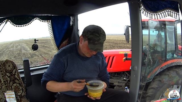 Непростое закрытие влаги. Технология подъема разбрасывателя удобрений на МТЗ-82! смотреть онлайн