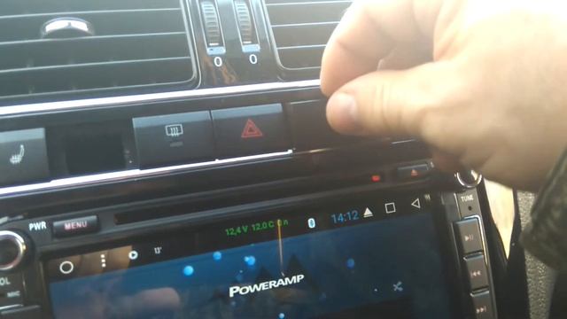 Как установить или снять рамку магнитолы на VW POLO Sedan смотреть онлайн