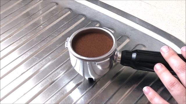 How to use the Sunbeam Mini Barista, Review & Demo + How to make a flat white coffee! смотреть онлайн