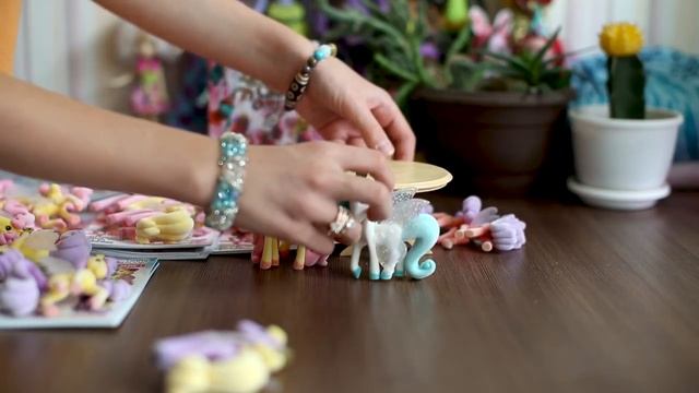 Лошадки-пони Lovely Charm Pony от Distribox: 15 пакетиков! смотреть онлайн