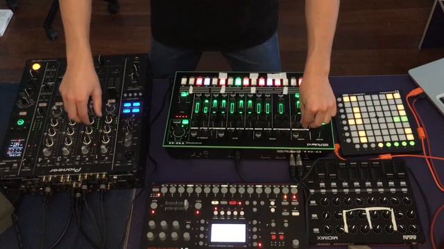 ROANAH session : Octatrack + TR8 + Ableton Midi controllers + DJM 850 смотреть онлайн