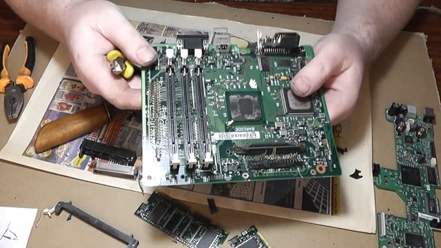 Богатая плата со старого принтера. Много позолоты на старом импорте. смотреть онлайн