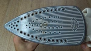 КАК ОЧИСТИТЬ УТЮГ ОТ НАКИПИ и НАГАРА// Супер Способ очистки Подошвы УТЮГА//How to clean your iron